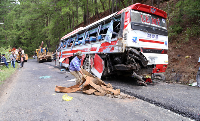 Vietnam road accident nightmare: Bus... Stop!