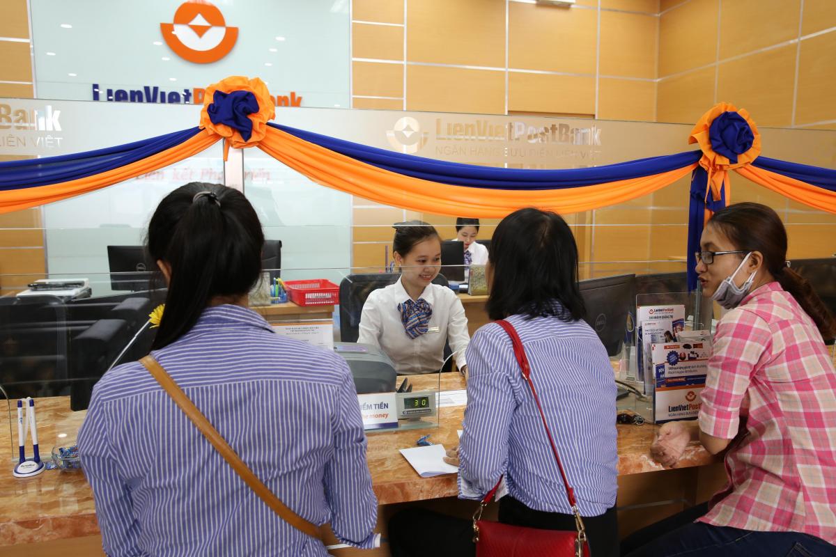 Vietnamese bank favors job seekers with same family name as chairman