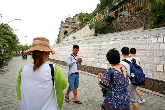 Vietnamese helping illegal Chinese tour guides should be penalized: watchdog