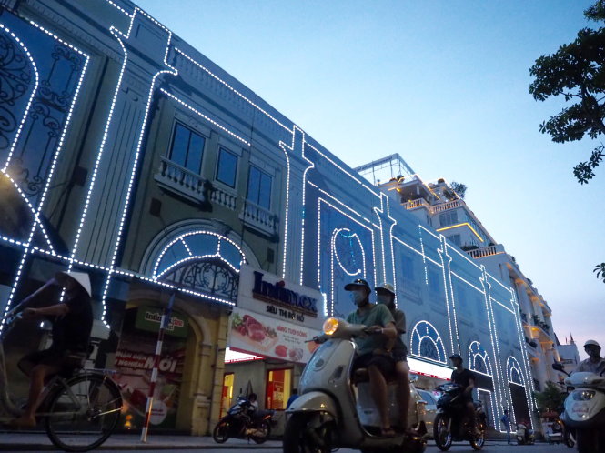 Hanoi backs plan to build hotel near iconic lake, despite objections