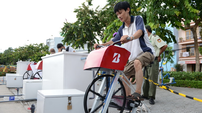 Human-powered water purifiers get Ho Chi Minh City residents exercising for good cause