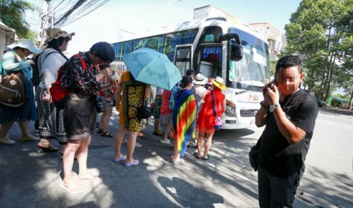 Vietnam province acts against illegal Chinese tour guides