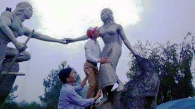 Vietnam official sparks moral outrage for kissing breast of legendary statue