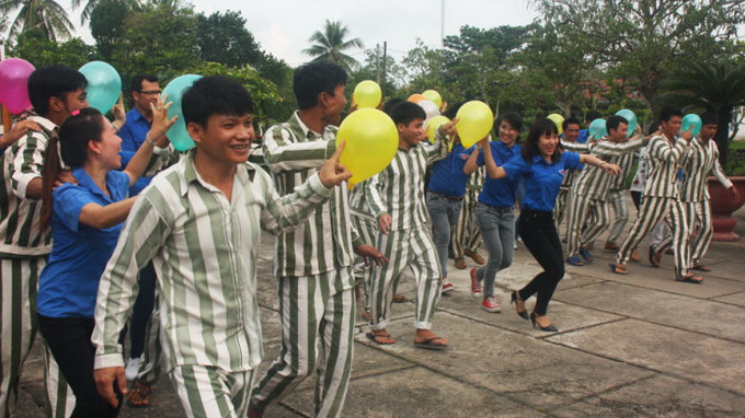 Vietnam plans early release of 20,000 inmates by 2018