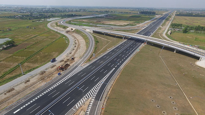 Vietnamese ministers grilled over expressway costs at legislative Q&A