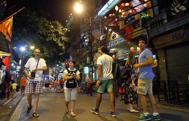 Hanoi looks to abandon midnight curfew