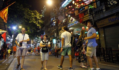 Hanoi looks to abandon midnight curfew