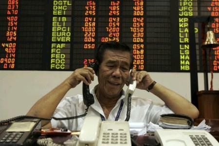 SE Asia stocks muted as dollar scales 14-year peak; Vietnam outperforms