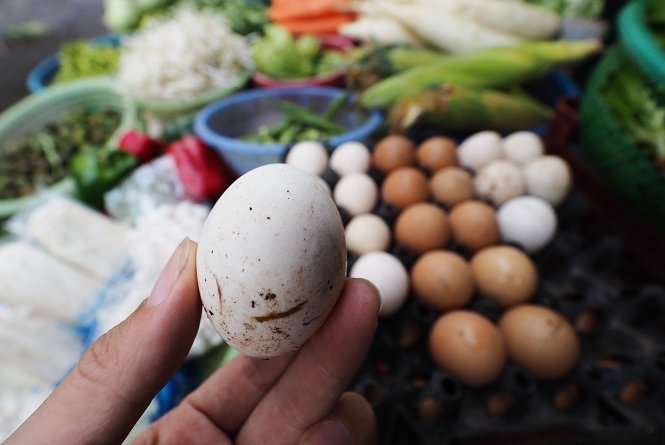 Egyptian chicken eggs disguised as home-raised eggs sold openly in Vietnam