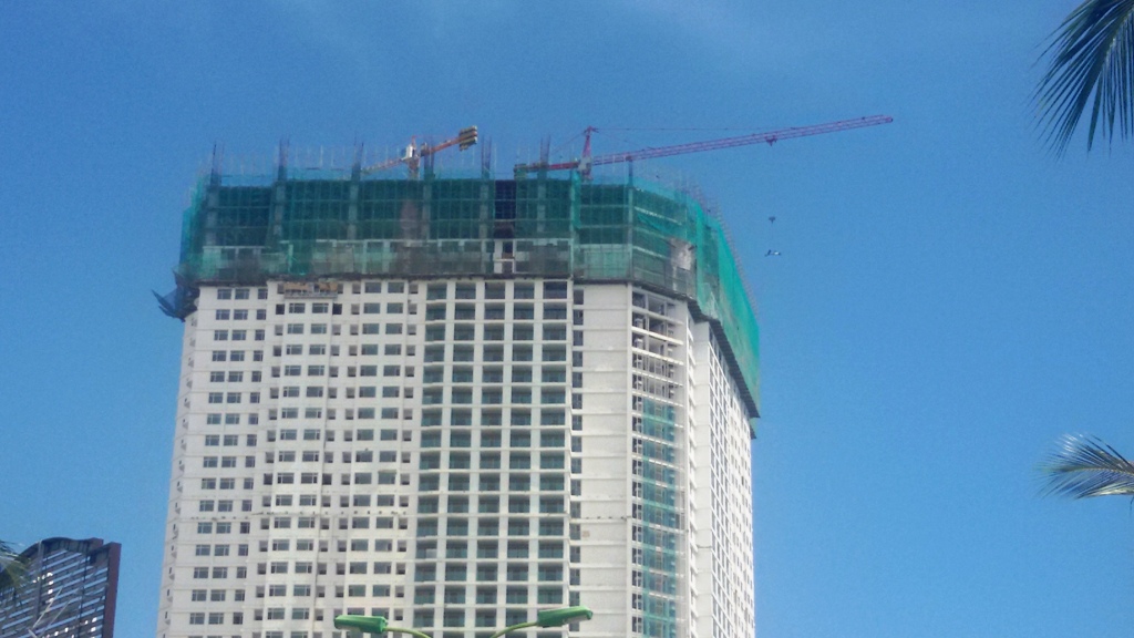 High-rise developer in Nha Trang defies suspension order to continue building work