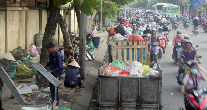 In Ho Chi Minh City, sidewalks, streets become ‘dumpsites’
