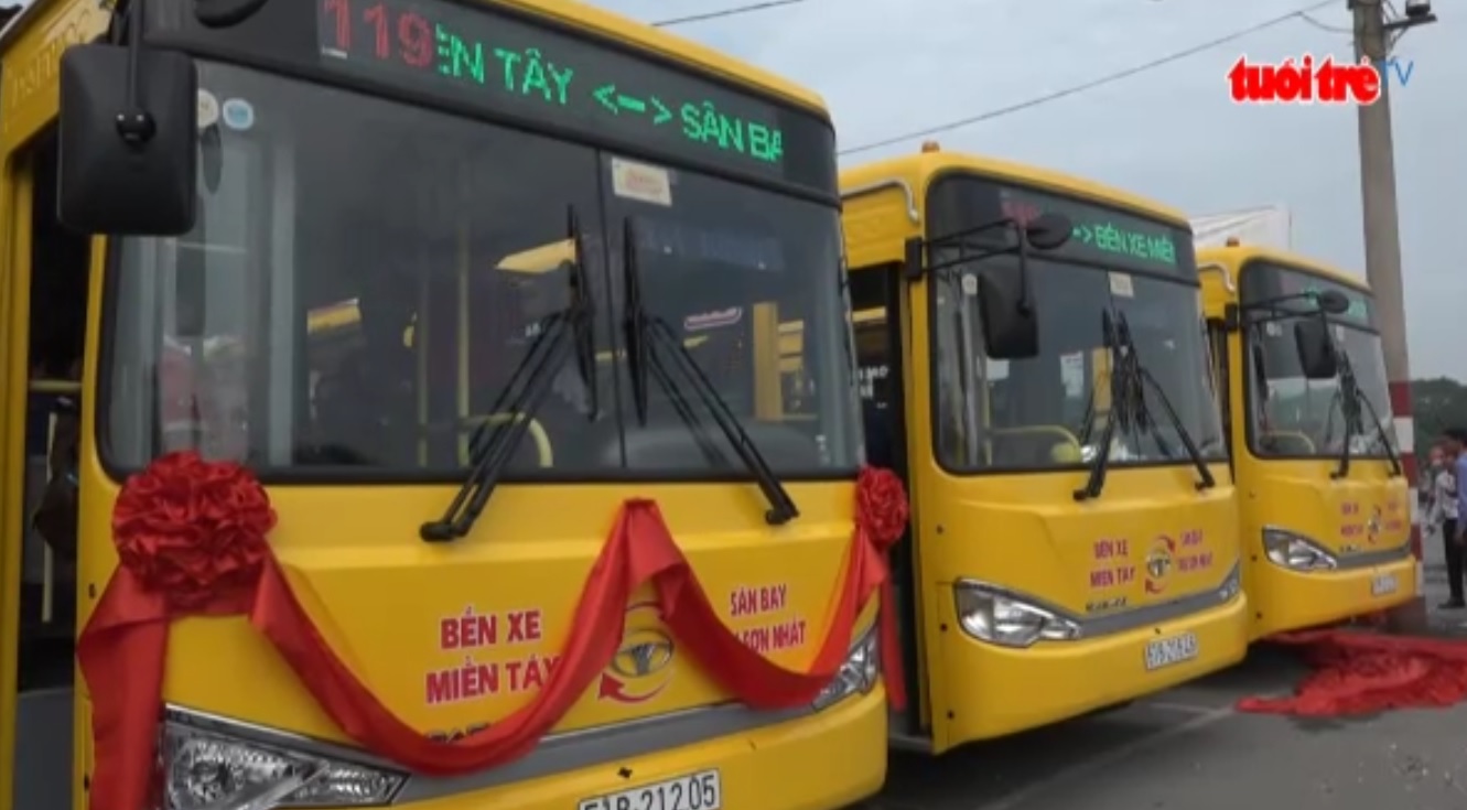 Modern bus connects Tan Son Nhat Airport and Western Bus Station