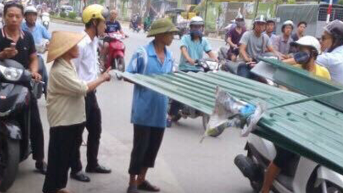 Hanoi boy gets throat cut by steel sheet while riding bicycle
