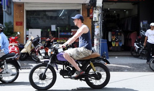 Fining foreign traffic offenders ‘very difficult’ for Vietnam police