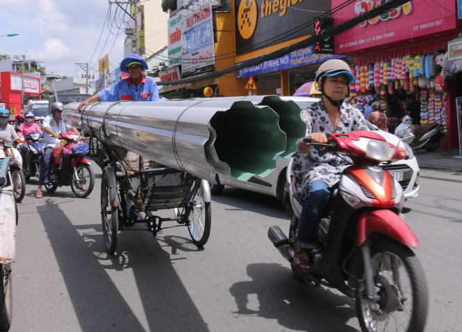 Bulky goods on vehicles: Death driving around Vietnam streets (photos)