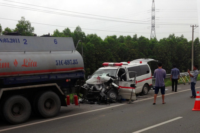 One dead, four injured after ambulance hits tanker in southern Vietnam