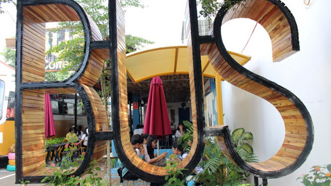 Coffee shop with a bus twist in Vietnam’s Central Highlands