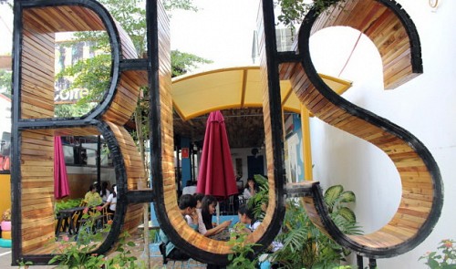 Coffee shop with a bus twist in Vietnam’s Central Highlands