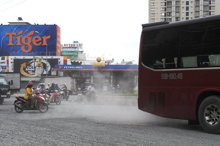Rising odor, air pollution terrorize Ho Chi Minh City residents