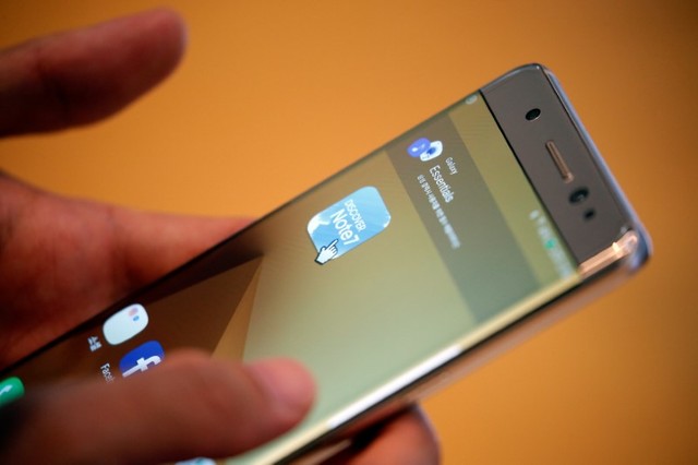 Samsung halts Galaxy Note 7 sales over fire concerns, tells users to switch off