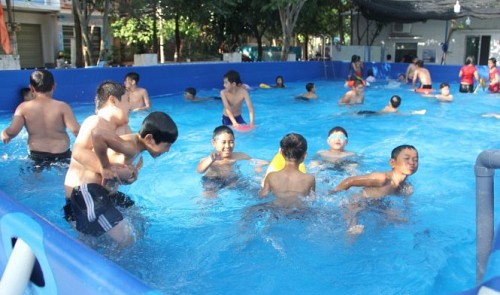 In Vietnam’s Central Highlands, mobile swimming pool opens to secondary students