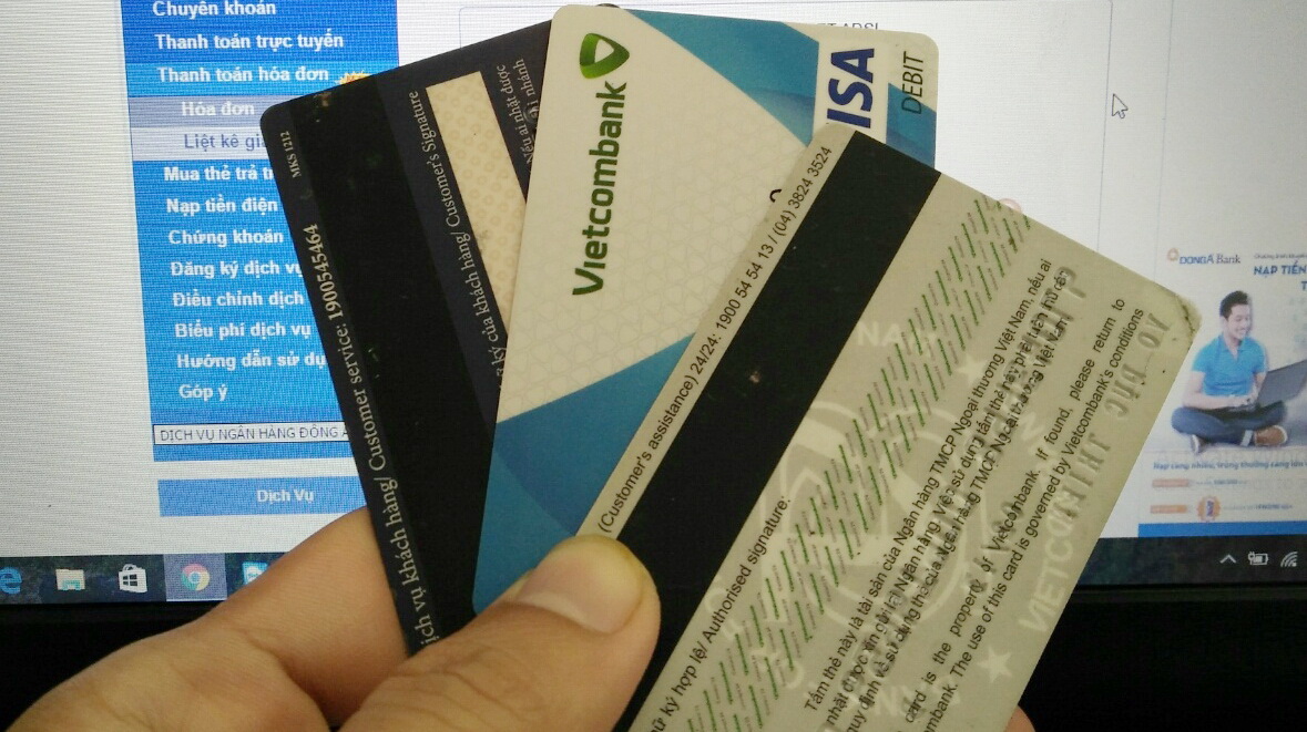 Vietcombank locks customers’ bank cards over ATM fraud concerns