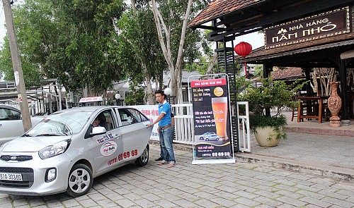 Vietnam taxi firm shakes hands with restaurants to take drinkers home for free