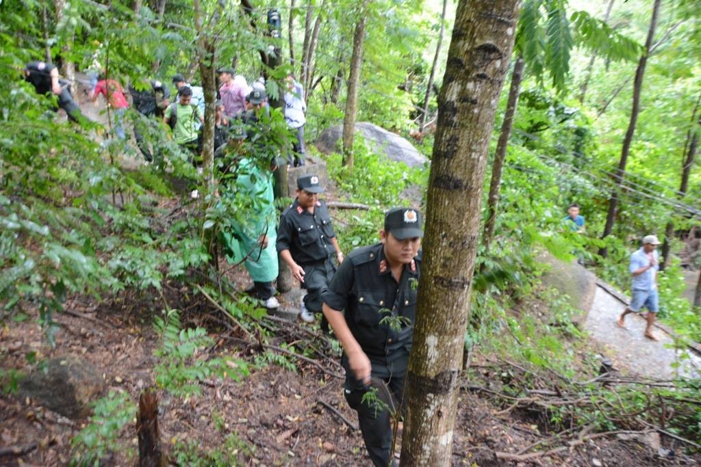 Rescuers find deceased victims of Vietnamese helicopter crash