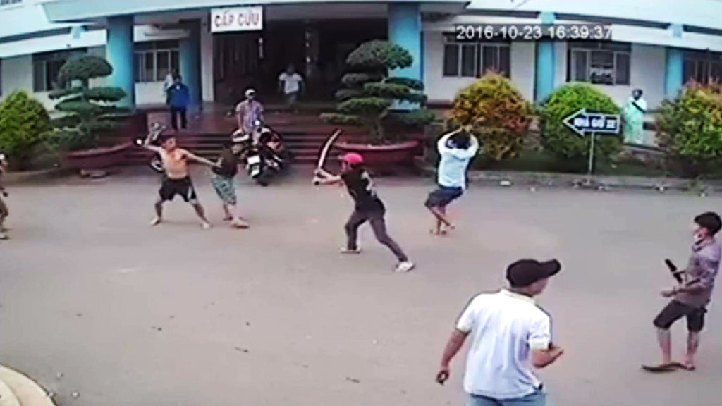 Gang members bring chaos to hospital in southern Vietnam (video)