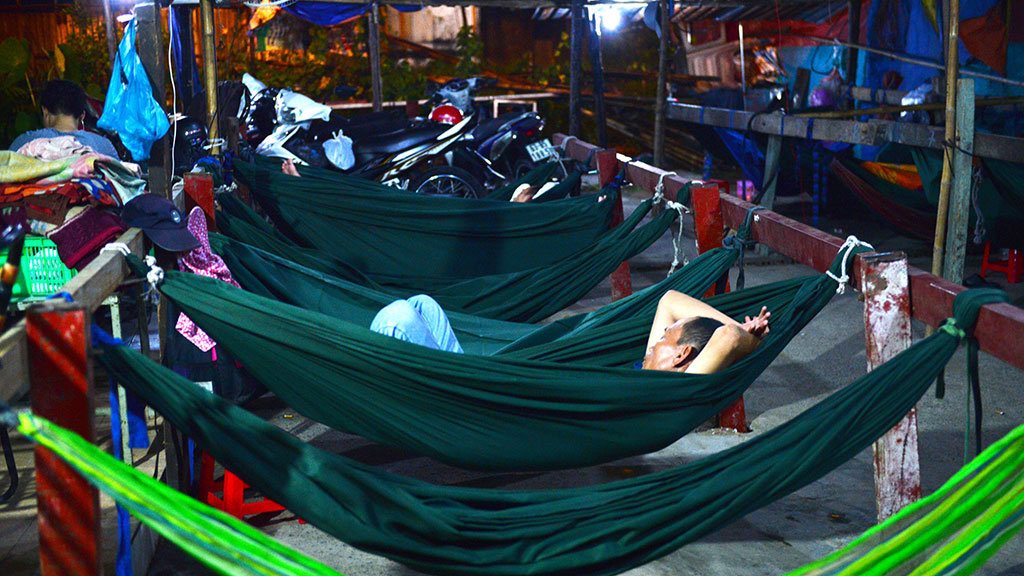 Night hammocks rock Saigon’s neediest to sleep