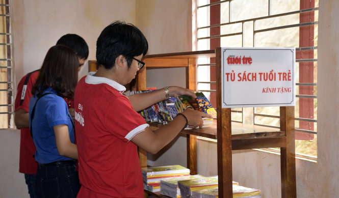 Tuoi Tre donates book collections to mountainous schools in northern Vietnam