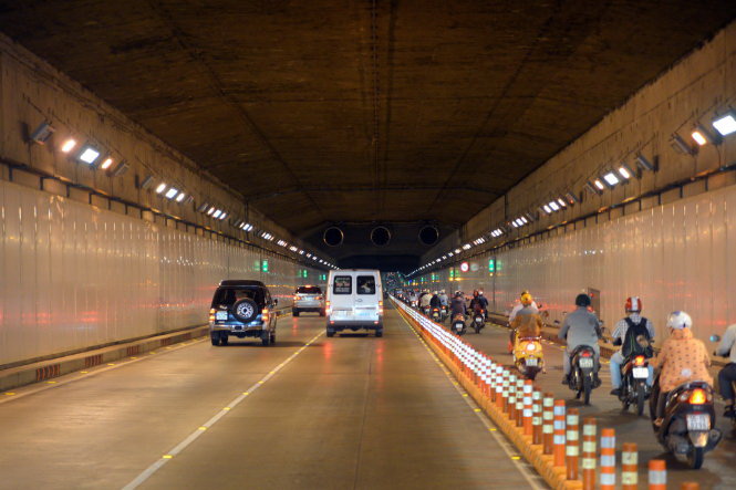 A day in the control station of the Saigon River Tunnel