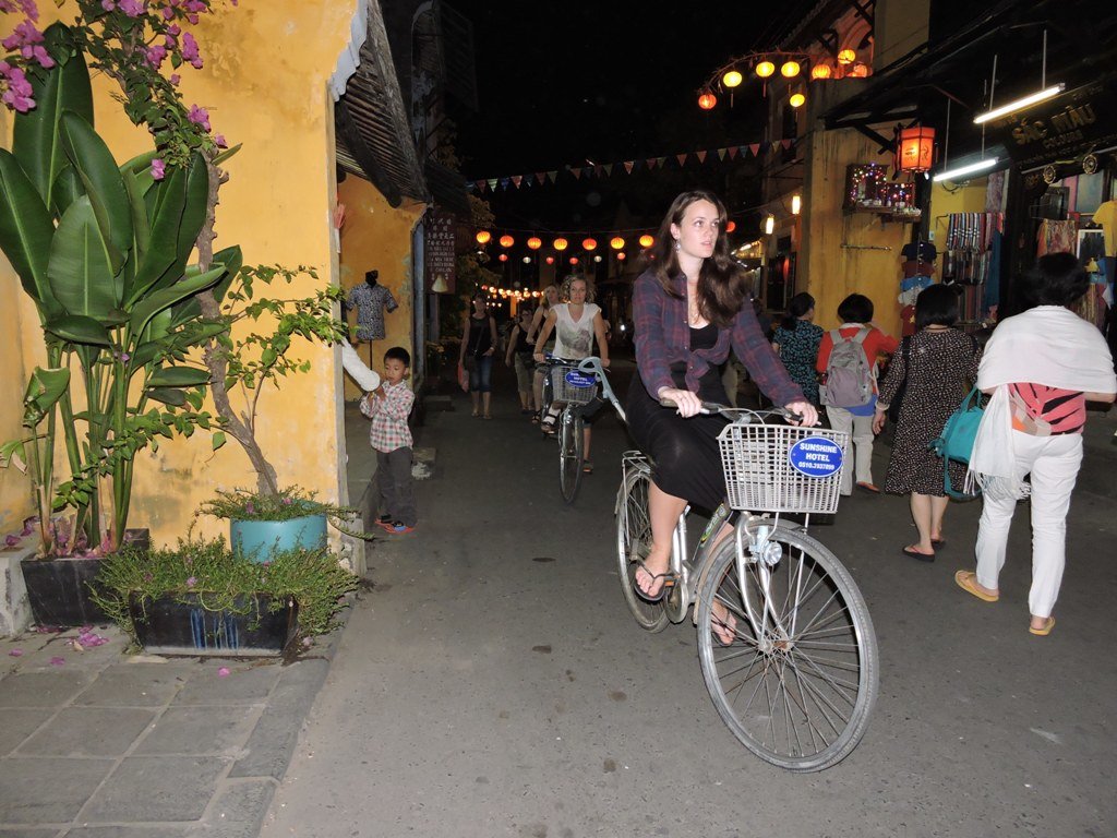 Electric tourist car to be piloted in Hoi An Ancient Town