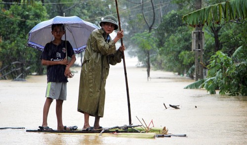 Cold front brings low temperature to northern Vietnam; flood expected in central provinces