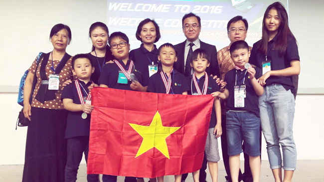 Vietnam students bag 5 medals at SE Asian coding contest
