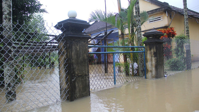 Four killed, missing as rain, flood wreak havoc in central Vietnam