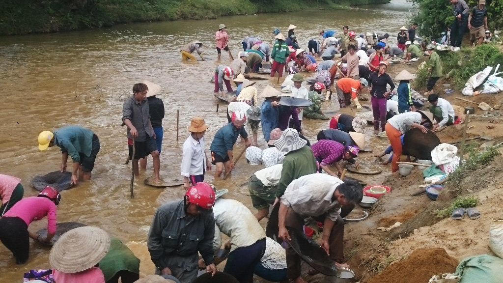 In Vietnam, locals flock to open mine for ore panning, spark pollution concerns