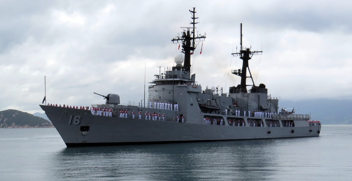 Filipino frigate visits Vietnam; search, rescue exercises planned