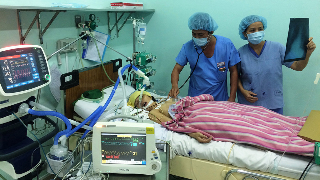 Ho Chi Minh City doctors revive new mother in critical condition