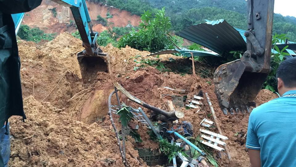 Two killed, ten injured in landslide near Nha Trang