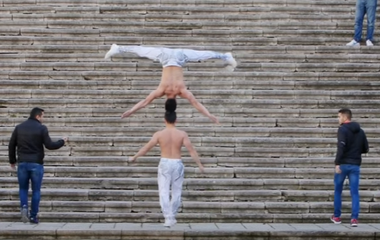 Vietnamese brothers break Guinness record for head-to-head stair-climbing