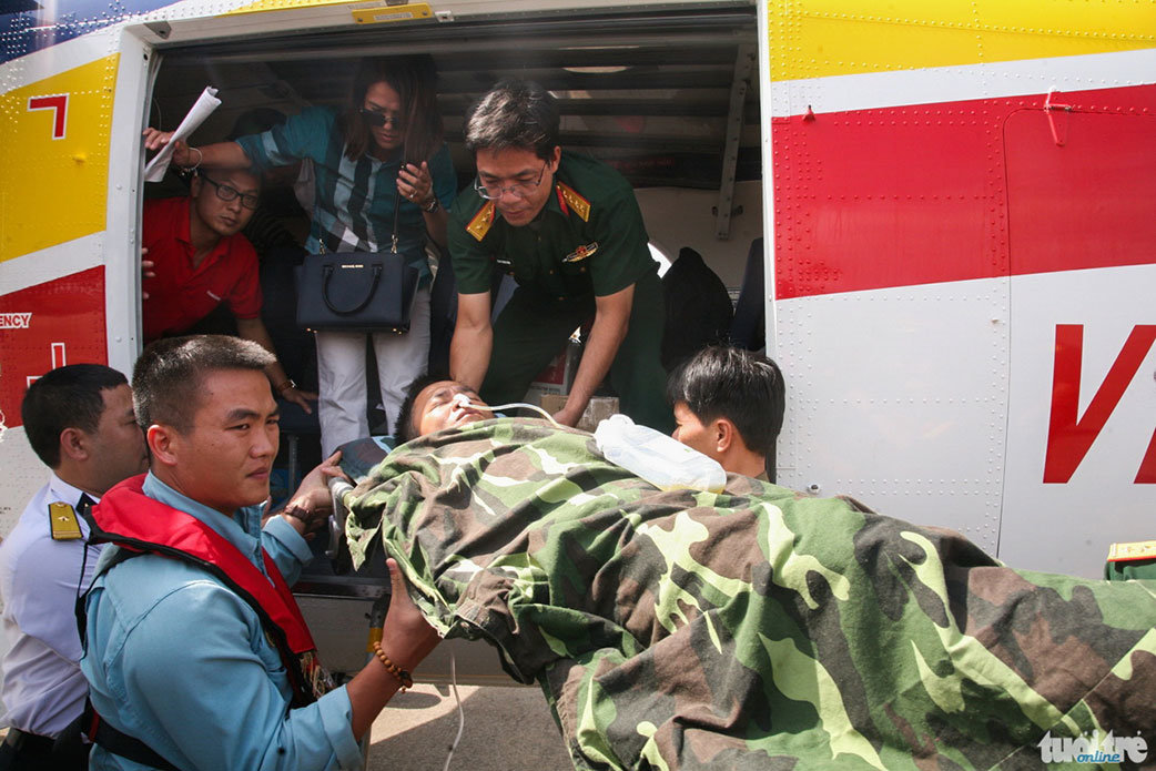 Seaplane carries ill officer from Vietnam’s Truong Sa (Spratlys) to mainland for treatment