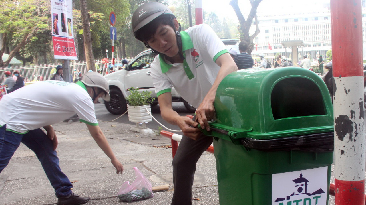Ho Chi Minh City badly needs more public garbage bins