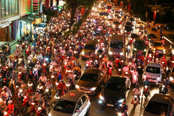 Saigon, Hanoi traffic in chaos as people rush home for New Year celebrations