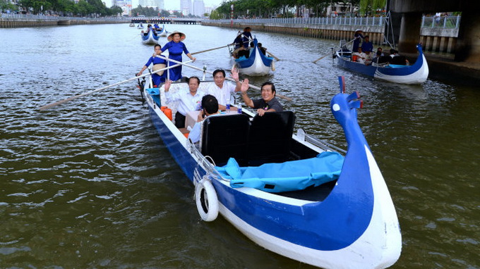 Visitors given code of conduct while locals throw rocks at tourist boats on Saigon canal
