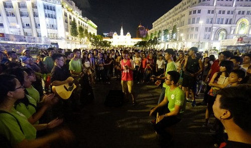 Pedestrian streets should be lined with art, cultural performances: Singaporean expat
