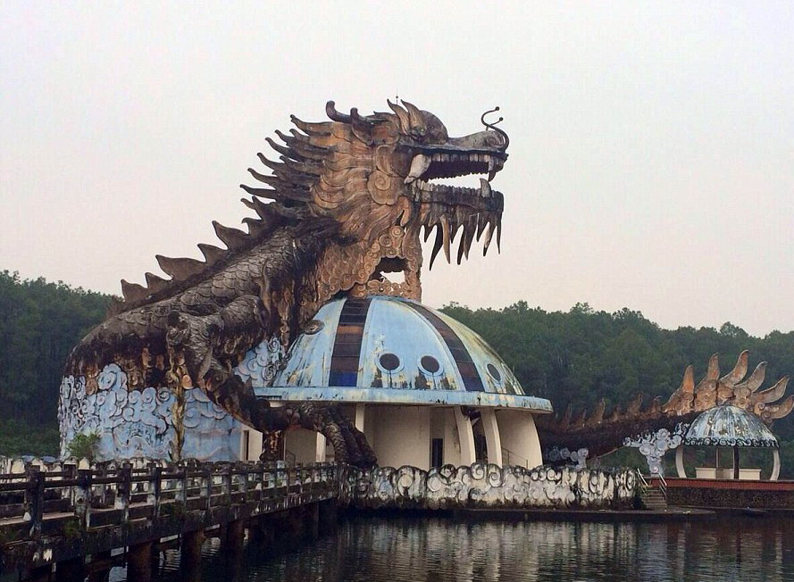 Thuy Tien Lake Amusement Park in need of planning
