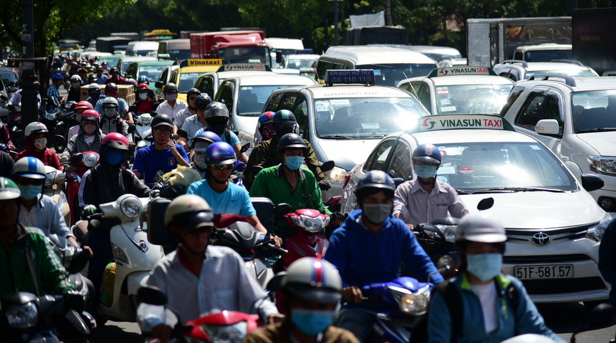 Gridlock at entrance to Ho Chi Minh City airport