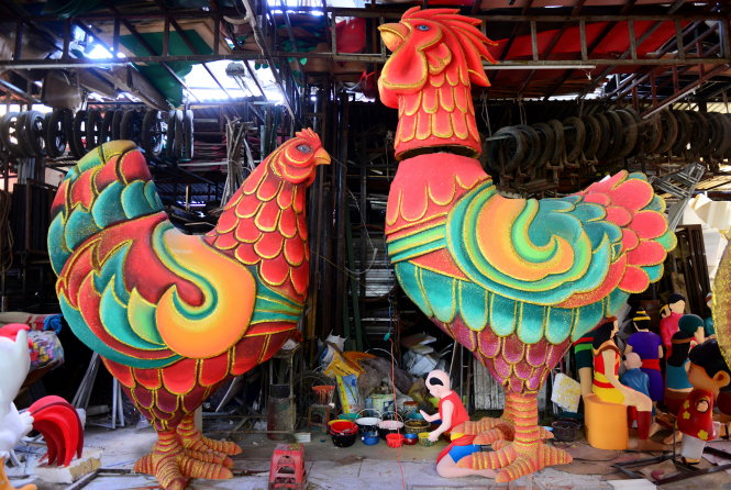 Giant rooster to be featured on Ho Chi Minh City's iconic flower street