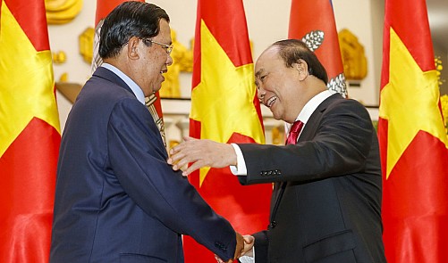 Cambodian PM vows consolidated ties on Vietnam visit